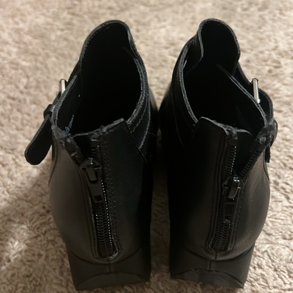 Volatile Flagstaff Womens Buckle Ankle Wedge Boots size 8 new with out tag - Picture 2 of 5